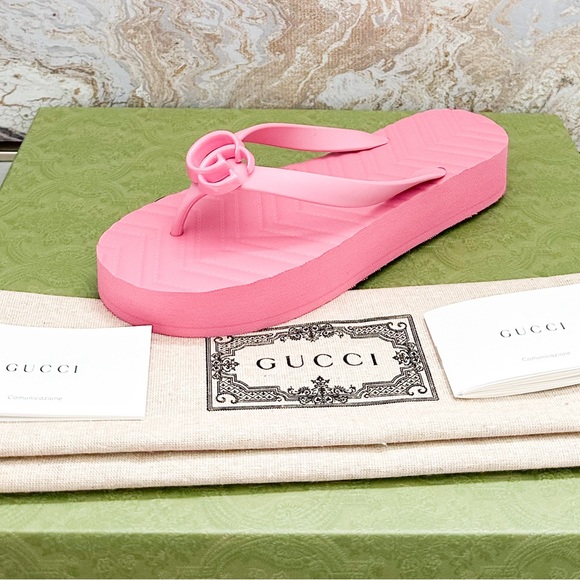 New! Gucci Rubber Chevron Womens GG Thong Sandals